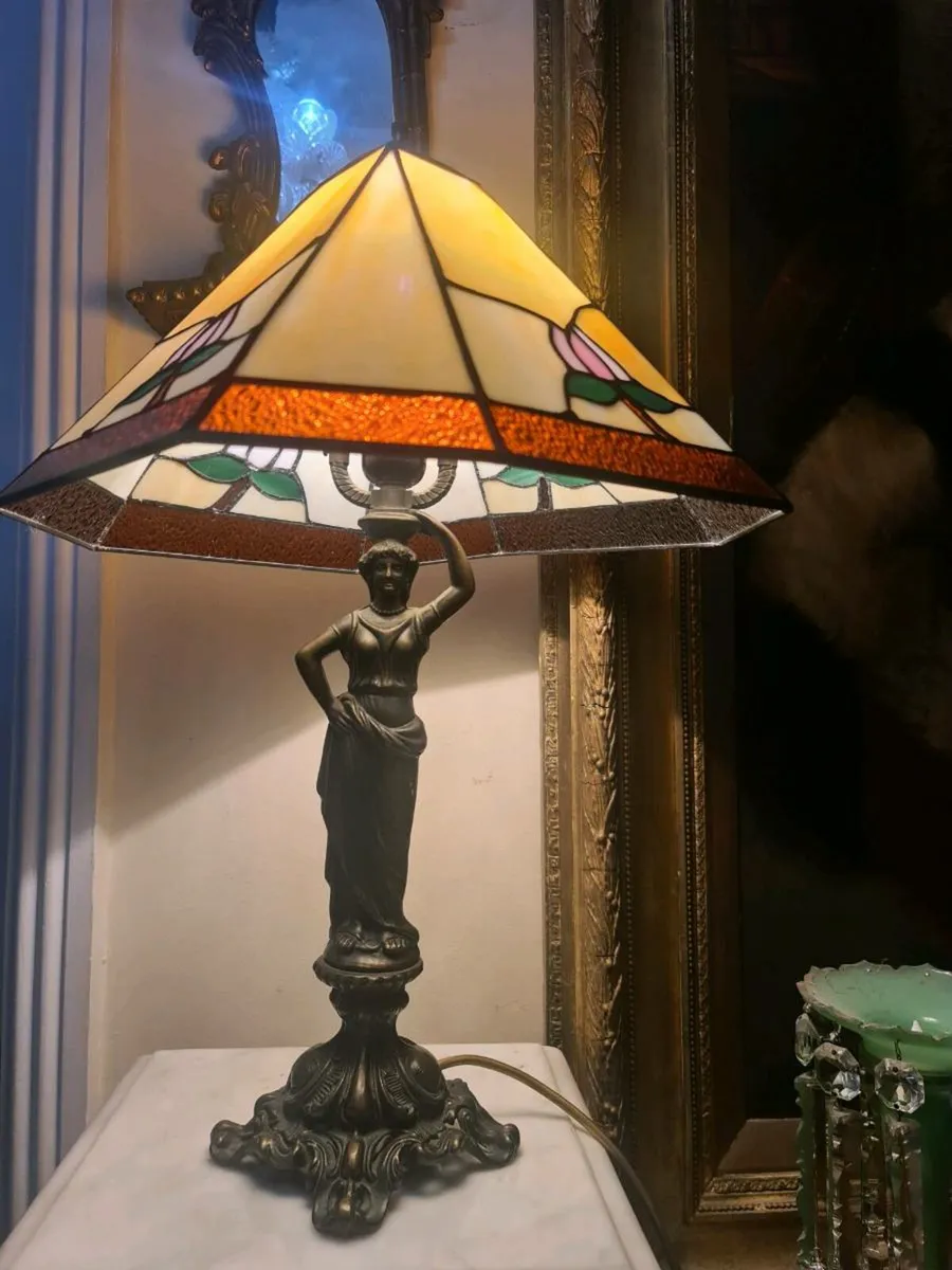 Vintage Tiffany lamp POSTAGE AVAILABLE - Image 4