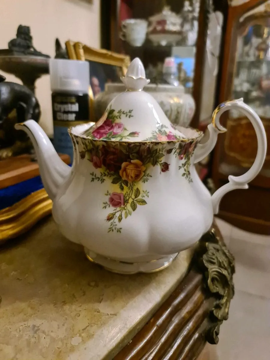 Royal Albert old country roses large teapot - Image 2