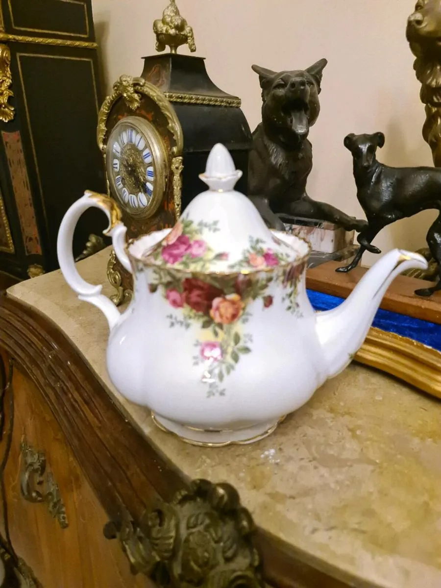 Royal Albert old country roses large teapot - Image 3