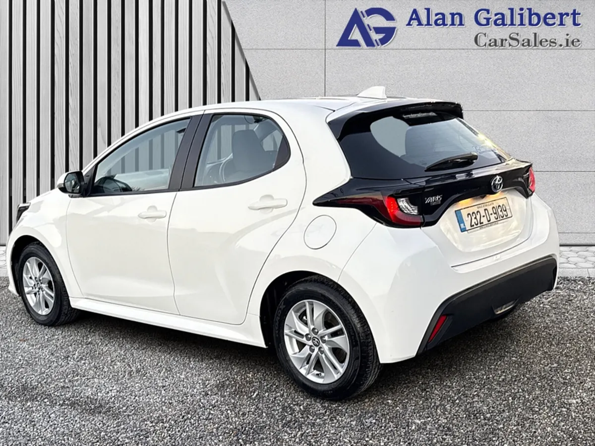 Toyota Yaris 1.5 HYBRID LUNA 4DR AUTO - Image 2