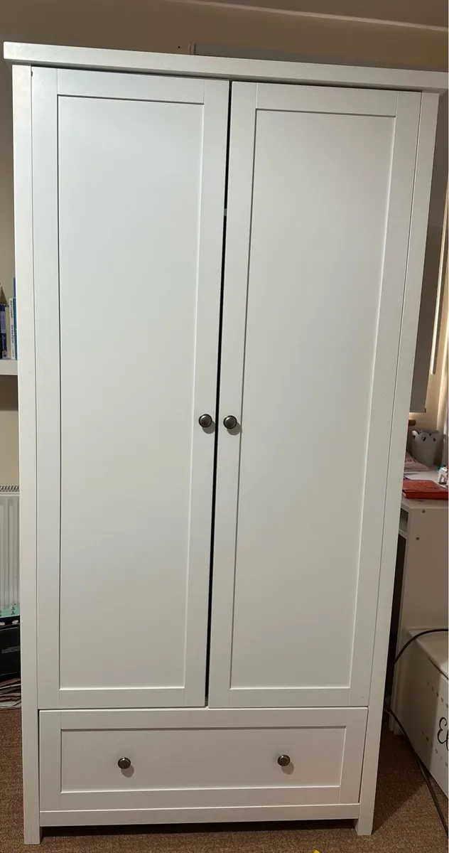 Kids wardrobe - Image 1