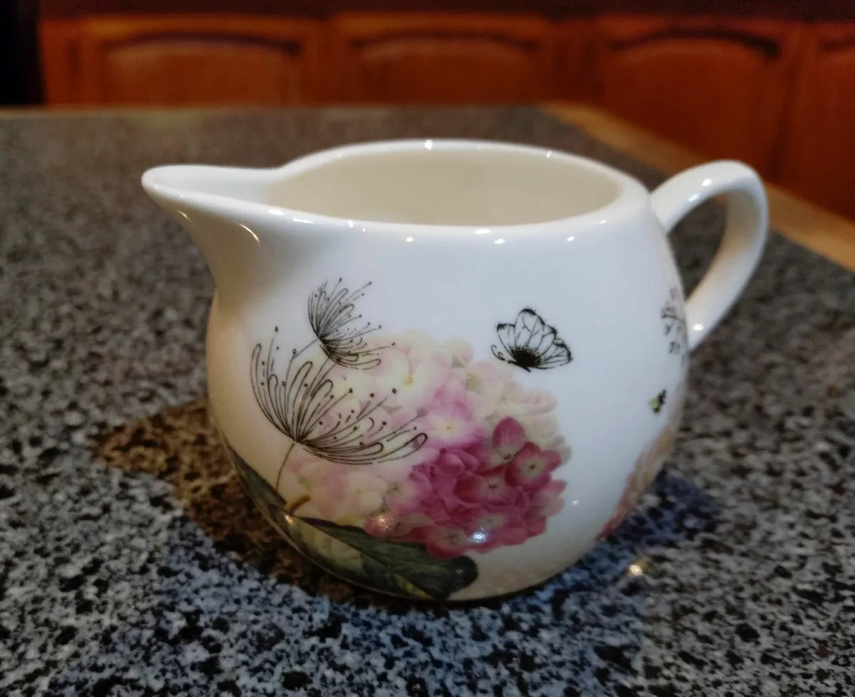 SMALL TESCO MILK JUG (GOOD CONDITION). - Image 1