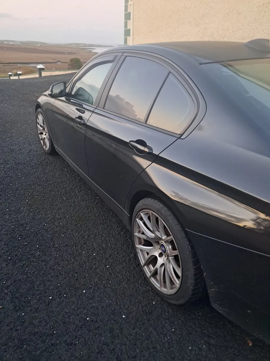 BMW 320D 2013 - Image 2
