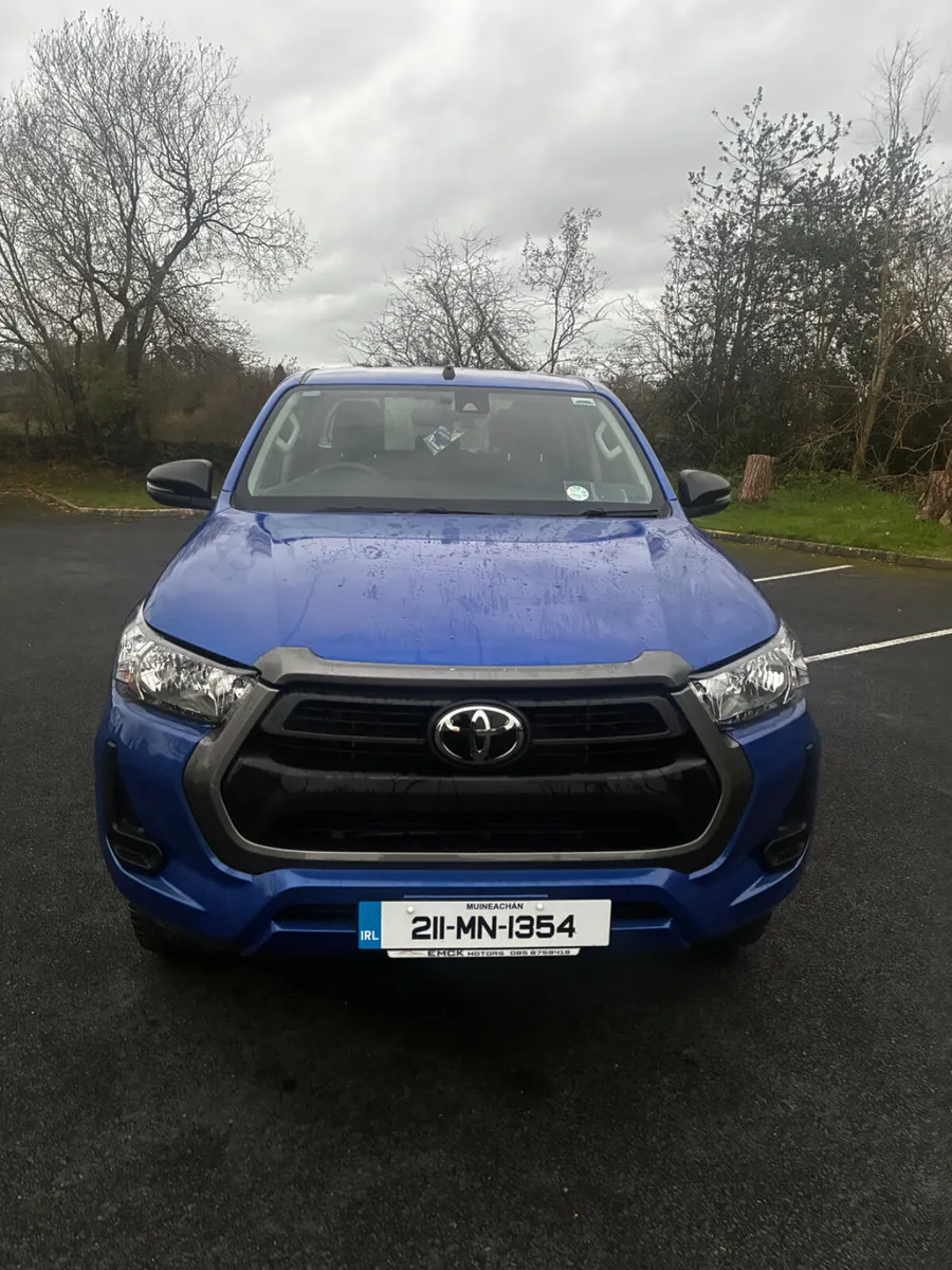 Toyota Hilux 2021 - Image 2