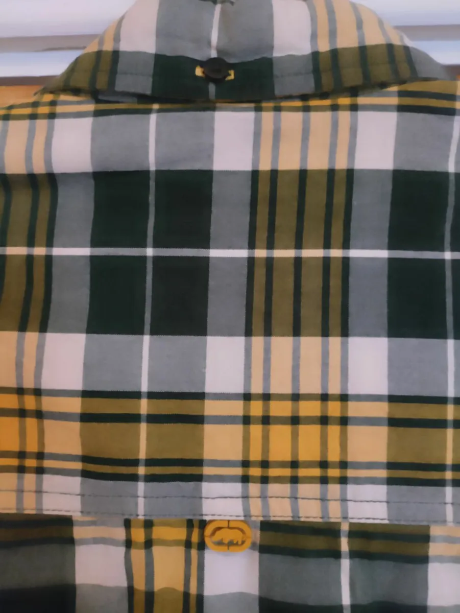 Marc Ecko Unltd S/S shirt L - Image 4