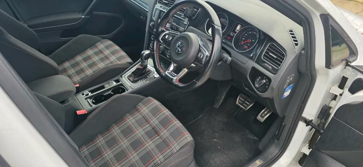 Volkswagen Golf Gti ( DCC model ) - Image 3