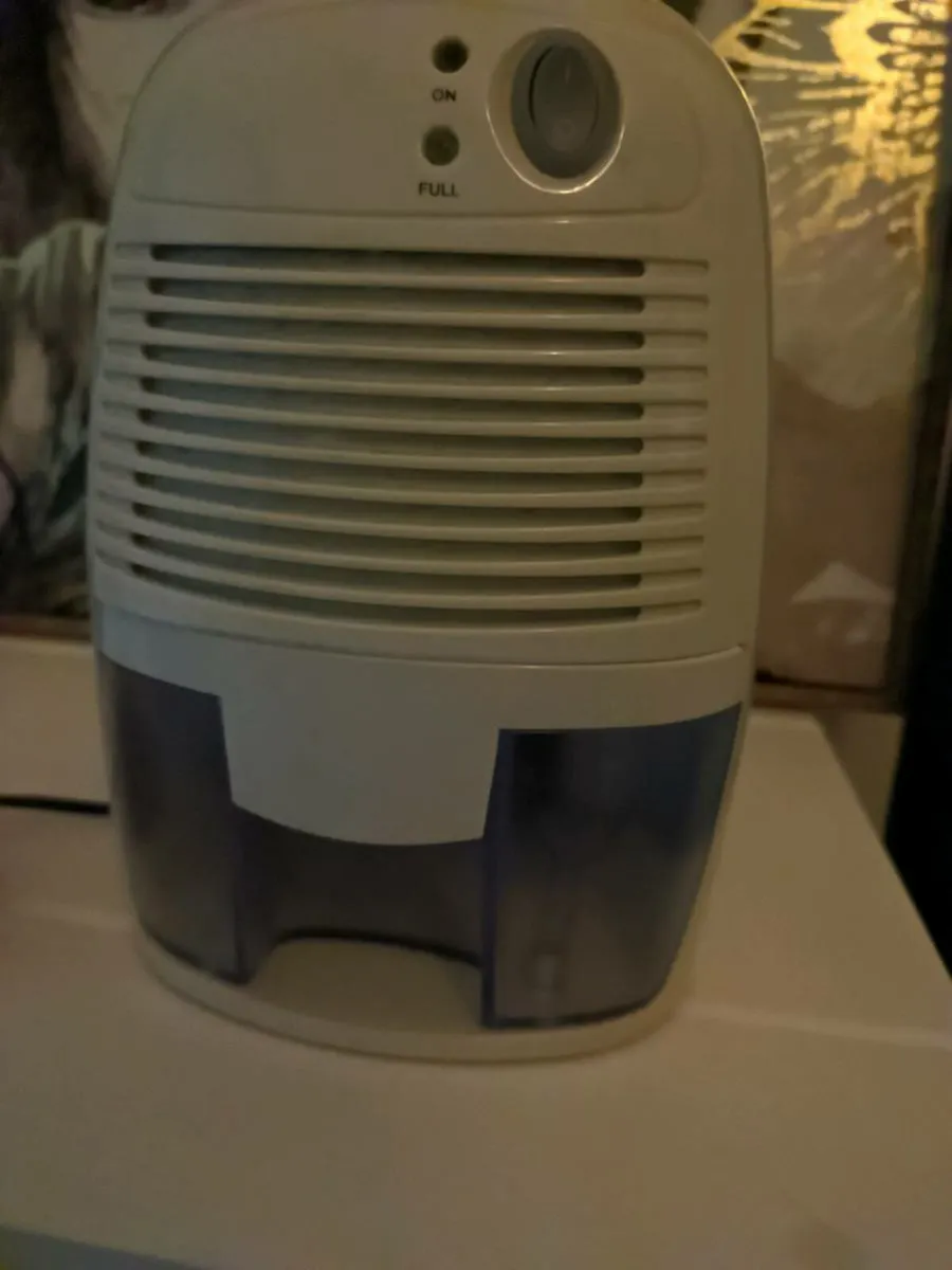 Mini dehumidifier - Image 1