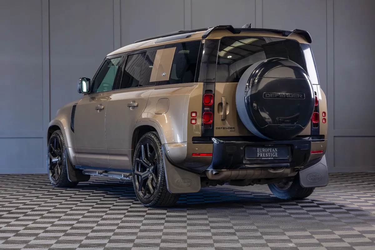 2023 Land Rover Defender 110 P400e XS Edition - Image 4