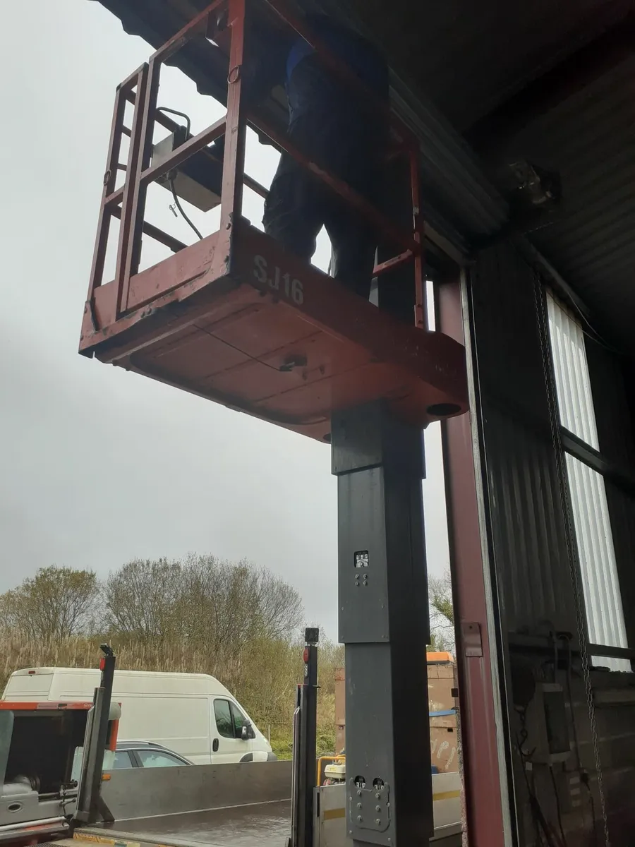 SKYJACK SJ16 SISSOR LIFT 2016 - Image 2