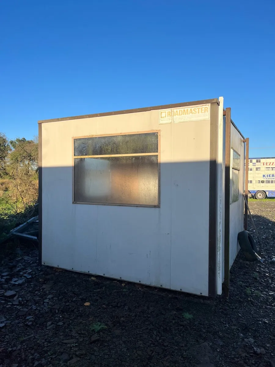 Cabin site office, - Image 2