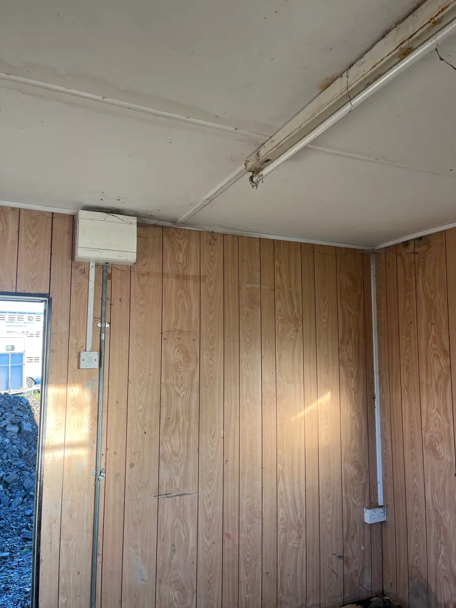 Cabin site office, - Image 4