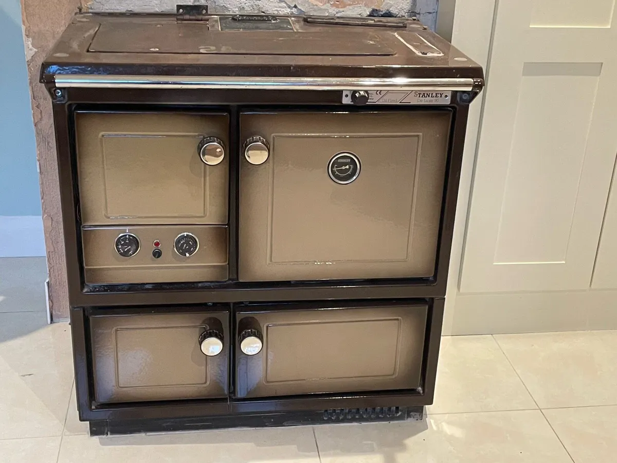 Stanley oil fired range - Image 1