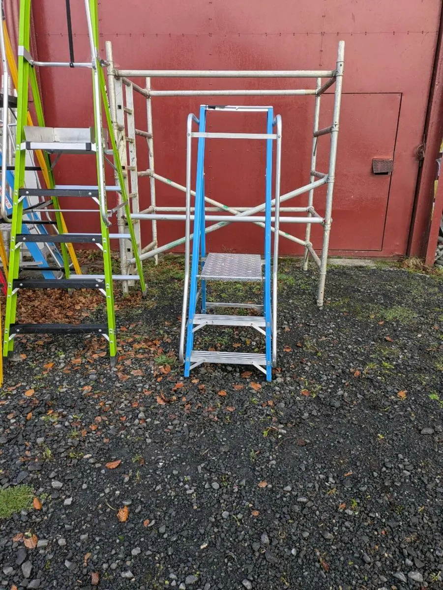 Platform ladders - Image 1