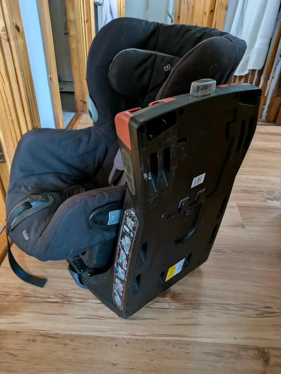 Two Maxi Cosi car seats - Image 1