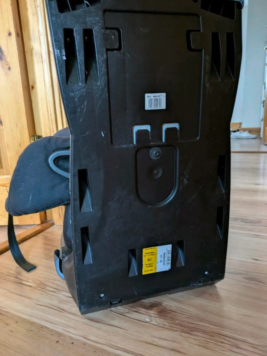 Two Maxi Cosi car seats - Image 2