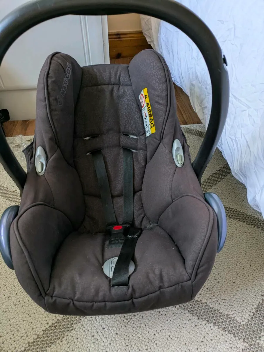 Two Maxi Cosi car seats - Image 3