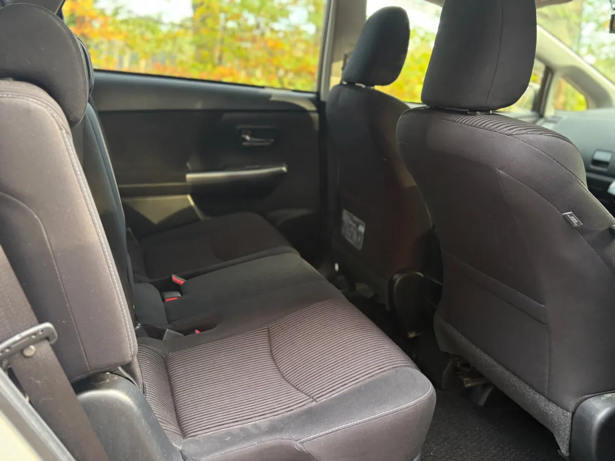 2020 Toyota Prius Alpha S Touring * LOW KMS - Image 4