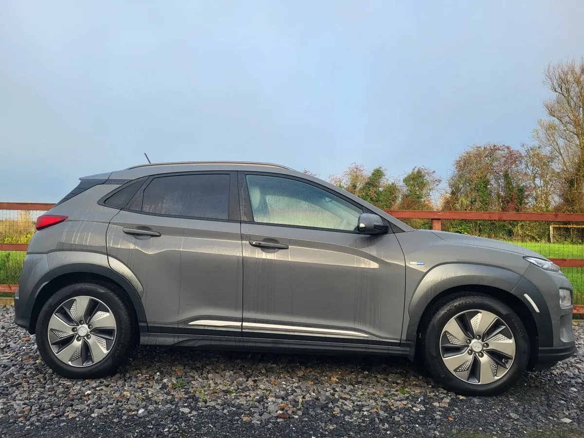 HYUNDAI KONA ELECTRIC 64KW. ONE OWNER F.S.H 2019 - Image 2