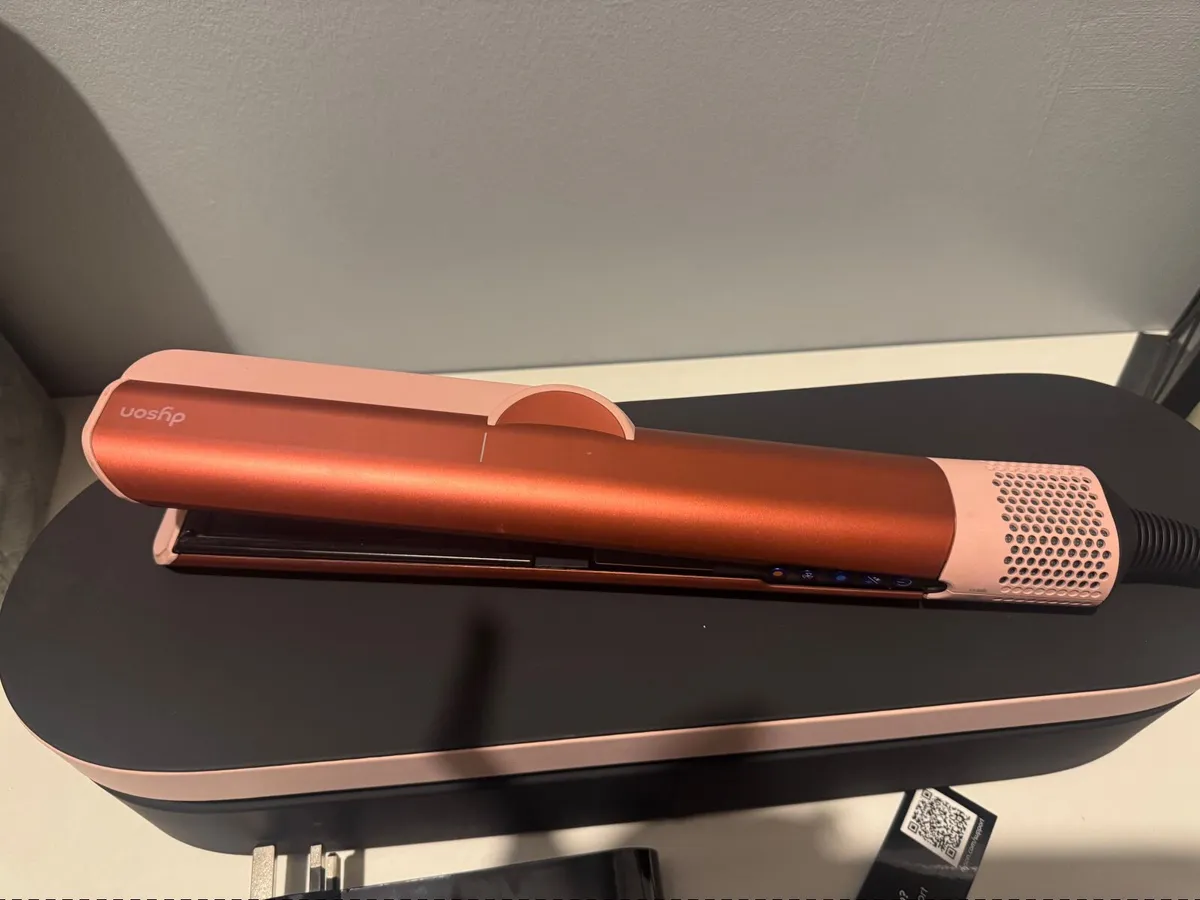 Dyson Air Straight - Image 1