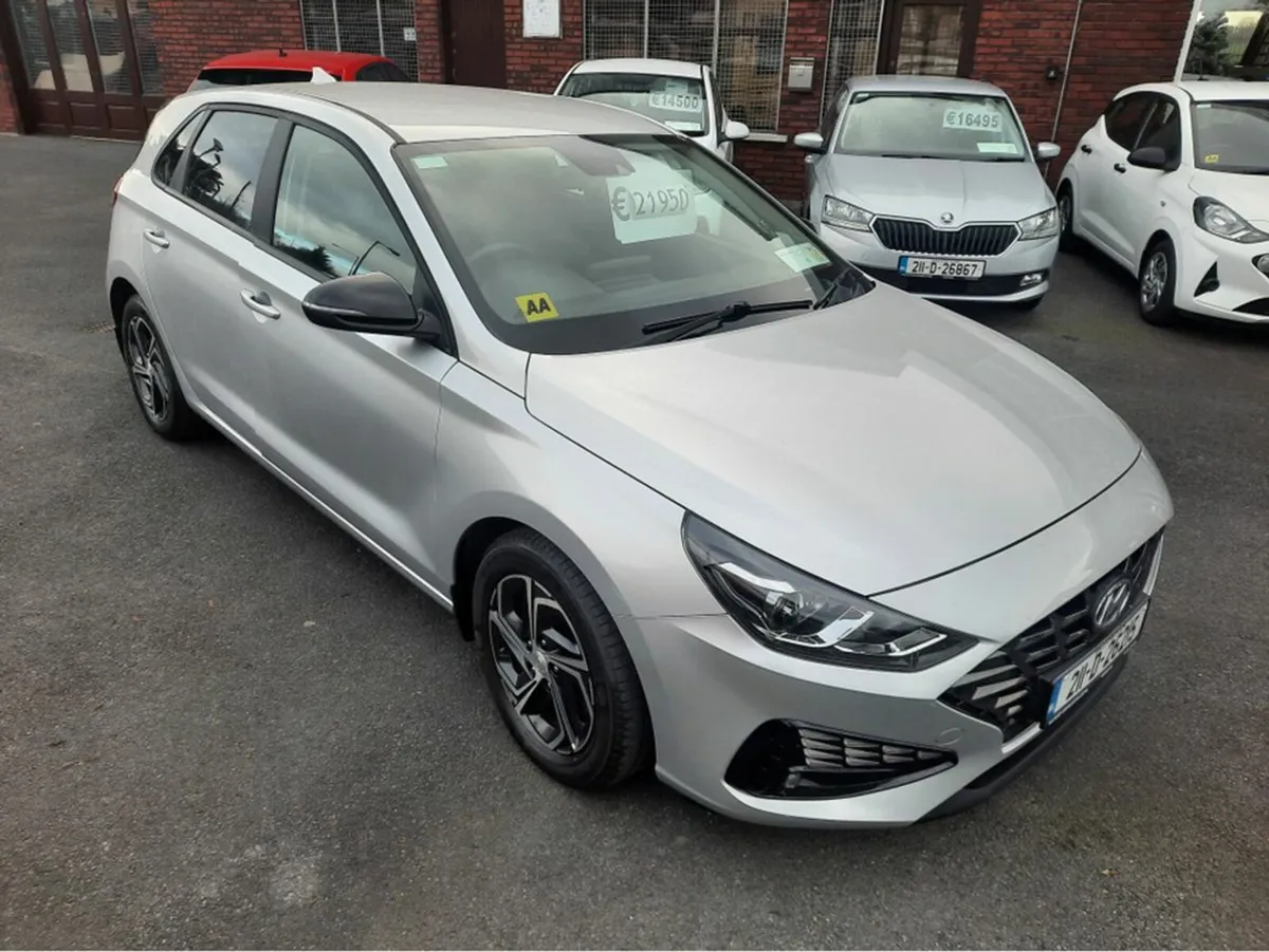 Hyundai i30 I 30 DELUXE 5DR PETROL - Image 1