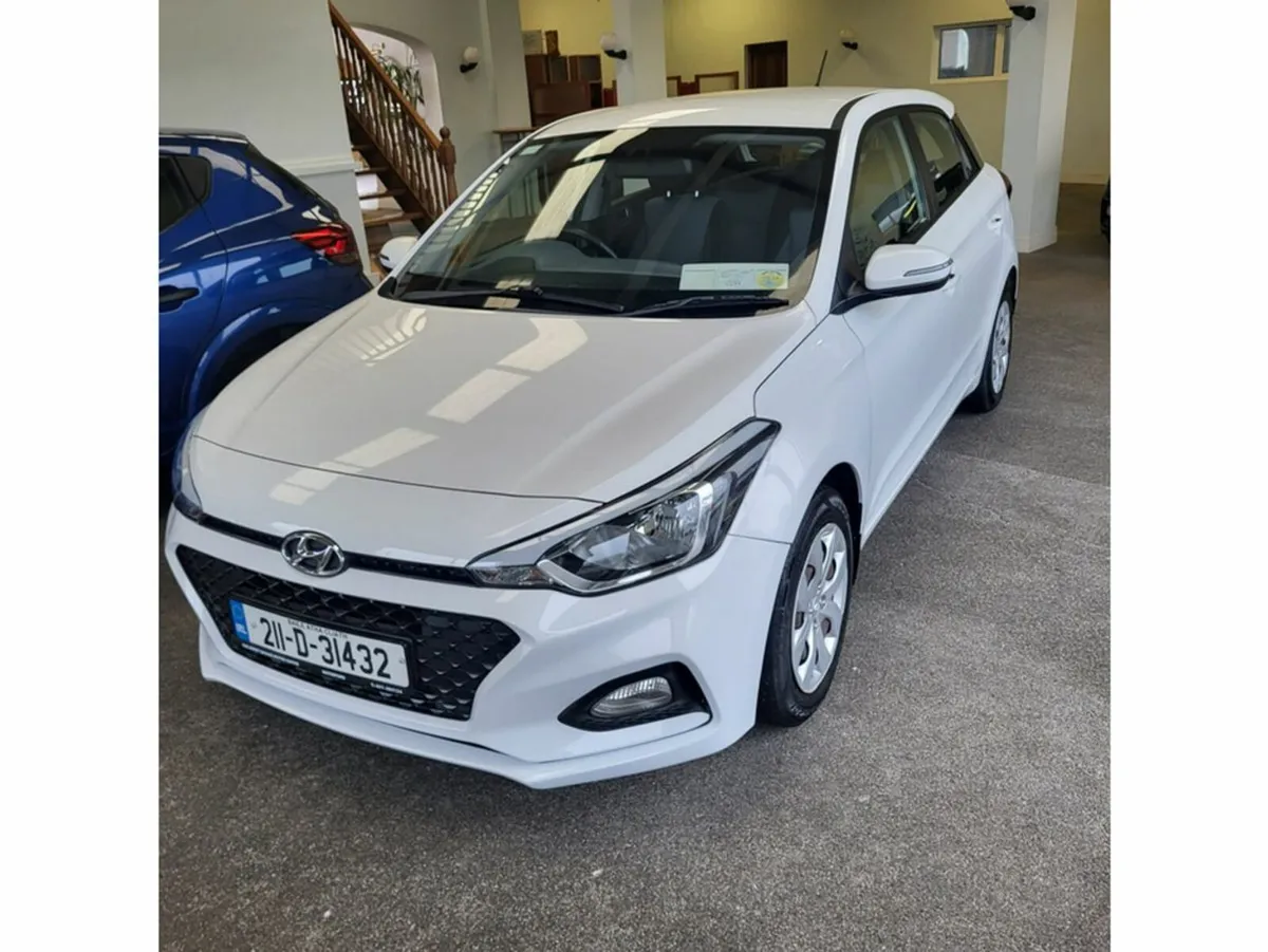 Hyundai i20 ACTIVE PETROL CLASSIC FACELIFT 5DR - Image 3