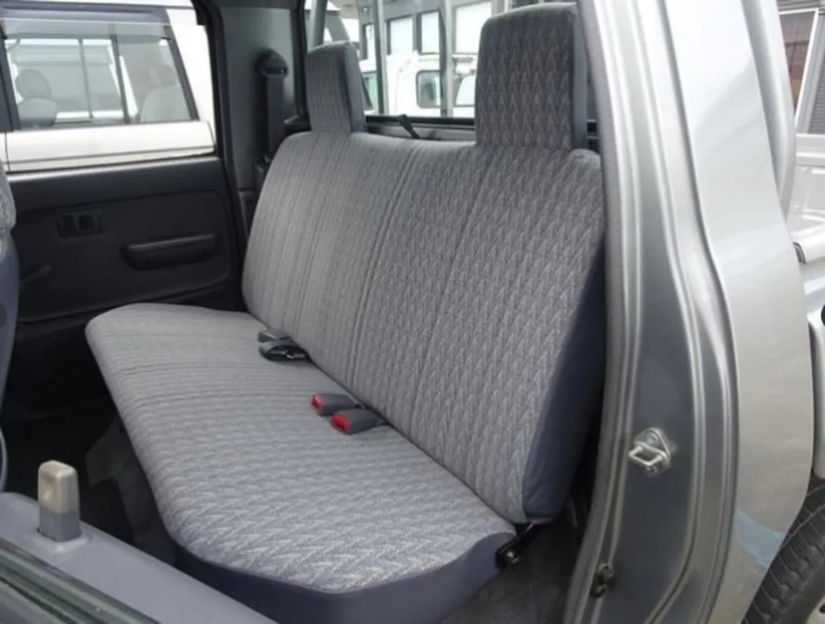 Toyota Hilux Vintage - Image 2