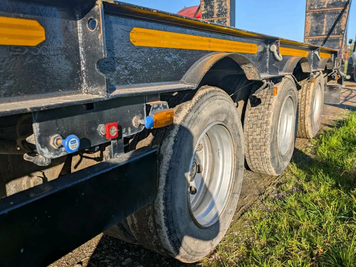 Low loader - Image 2