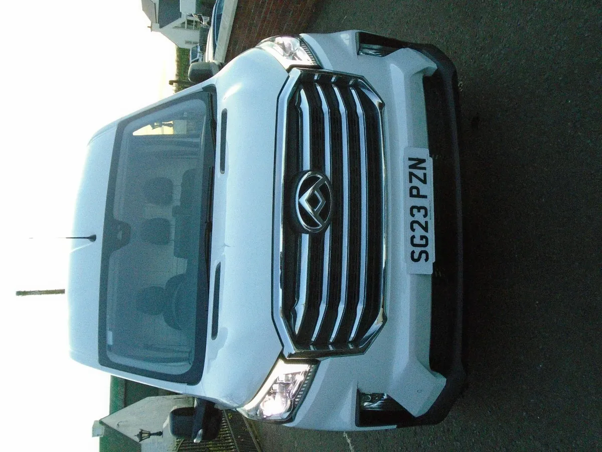 2023 Maxus DELIVER 9 LUX 163HP - Image 2