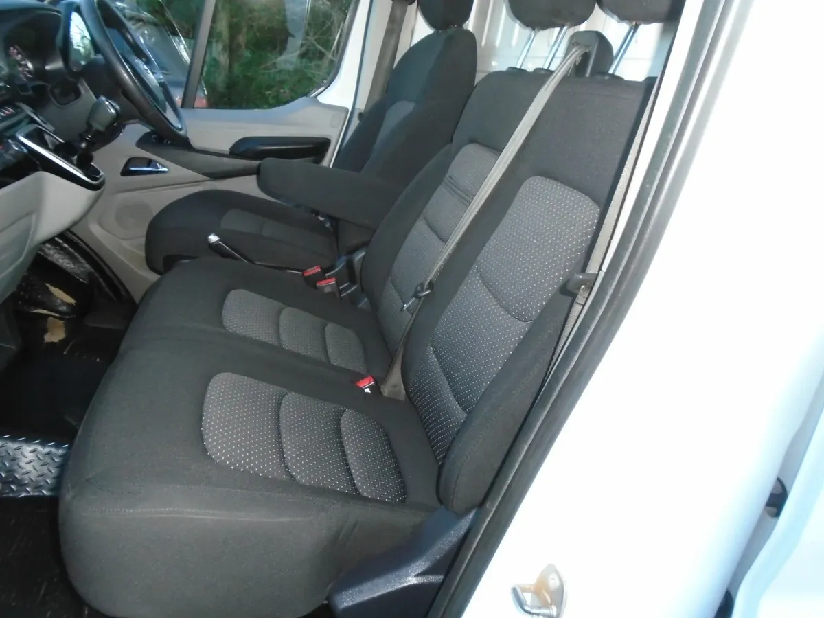 2023 Maxus DELIVER 9 LUX 163HP - Image 4