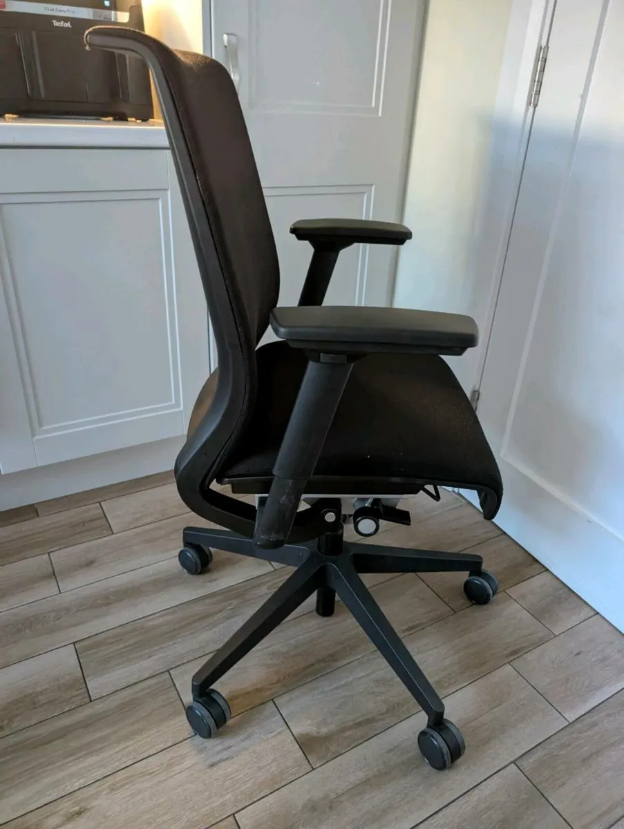 Ergonomic office chair - Image 2