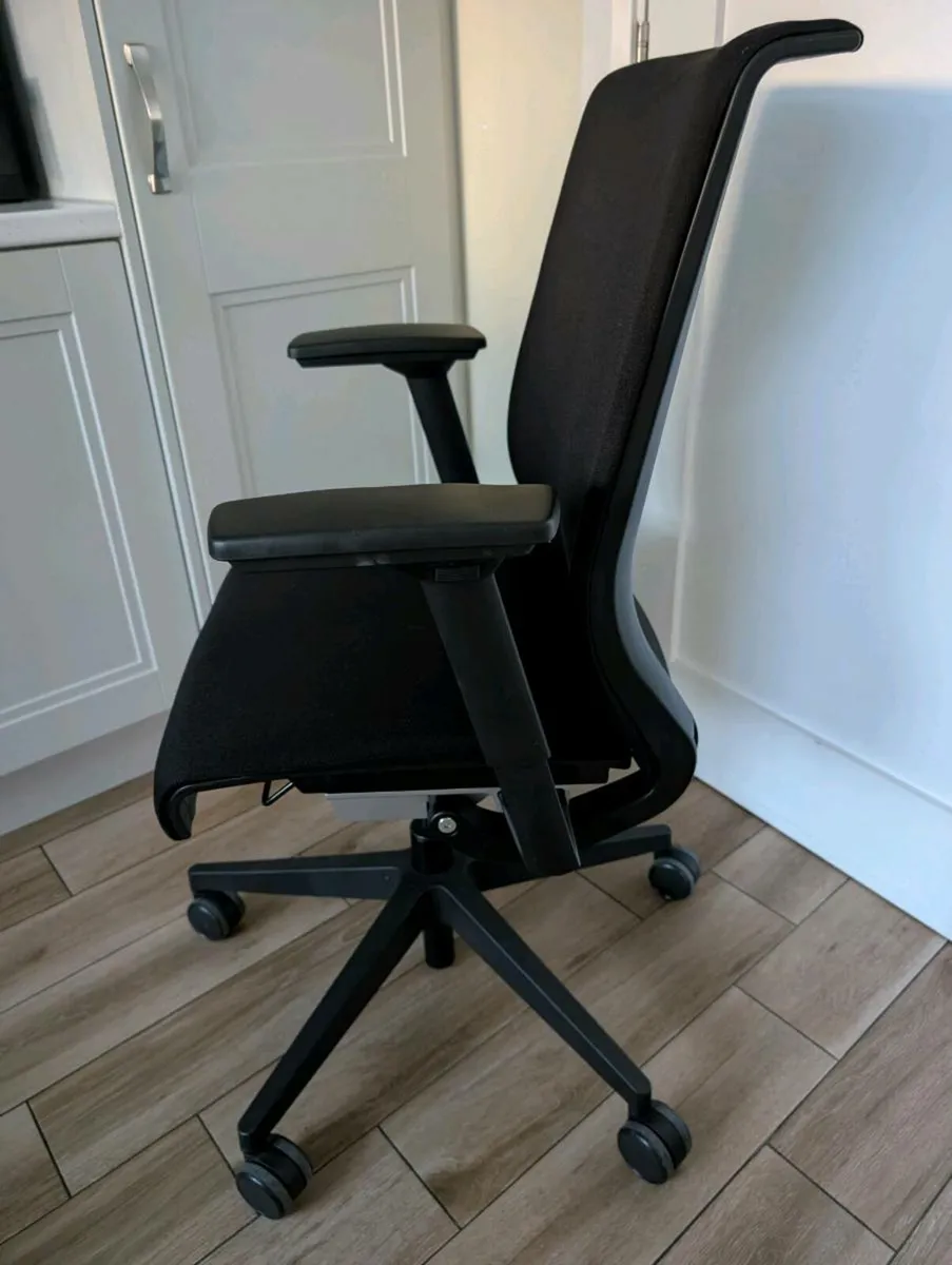 Ergonomic office chair - Image 3