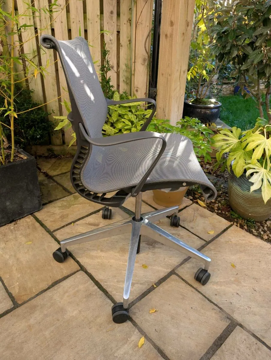 Ergonomic office chair - Image 2