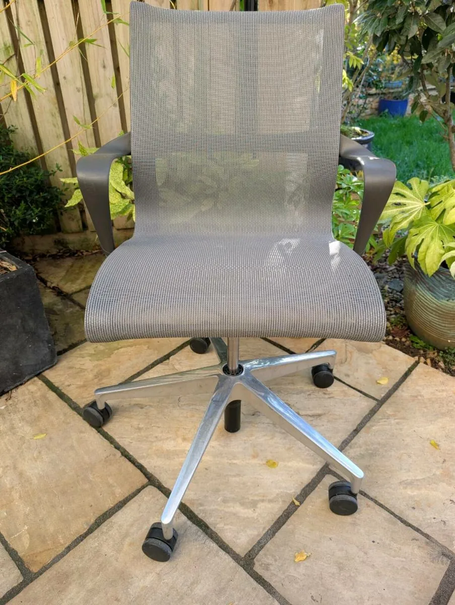 Ergonomic office chair - Image 4