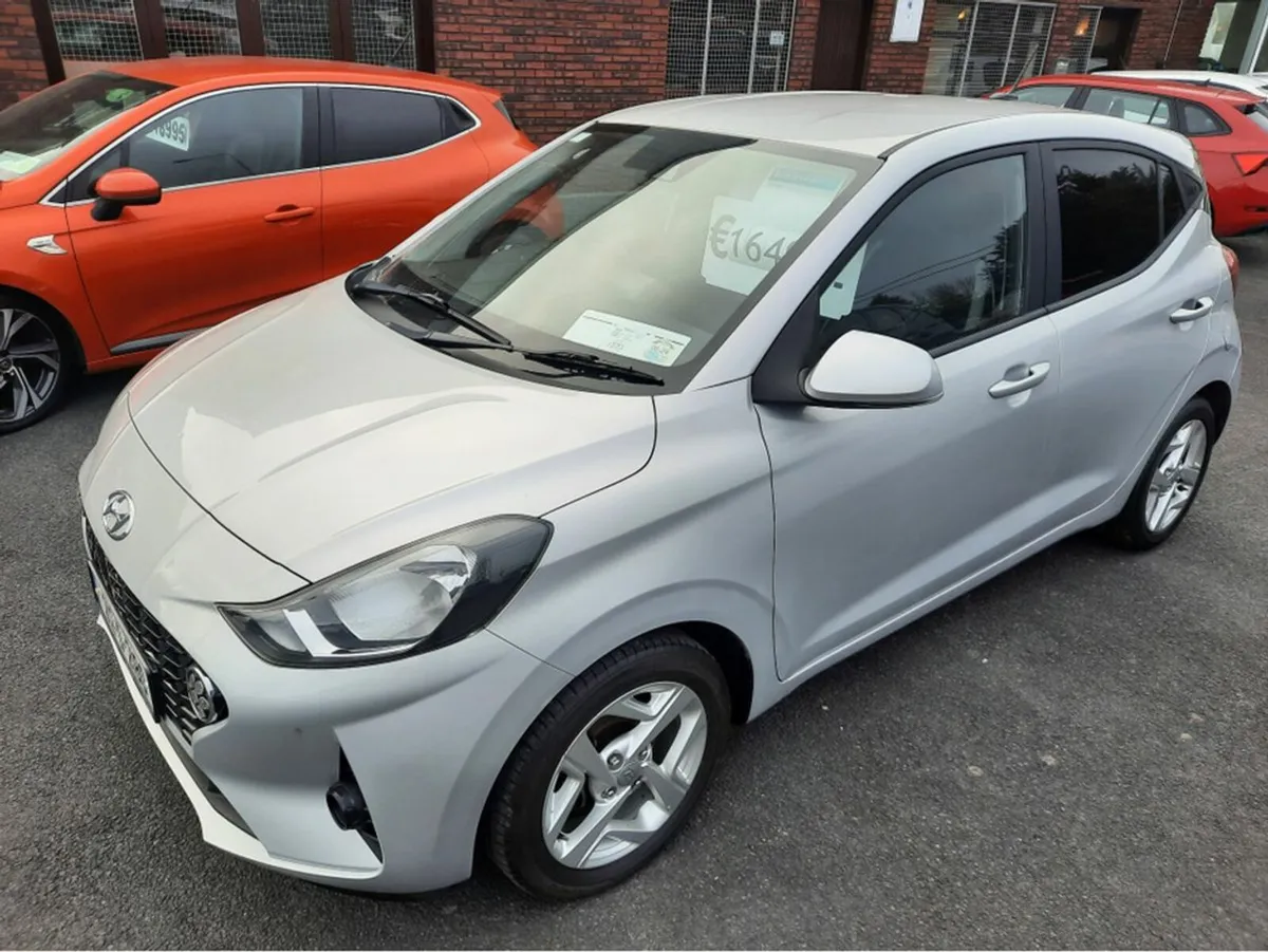 Hyundai i10 DELUXE 5DR - Image 2