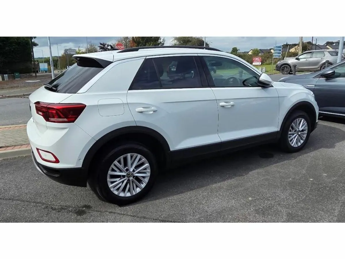 Volkswagen T-Roc LIFE 1.0 TSI MANUAL 6SPEED FWD 11 - Image 3
