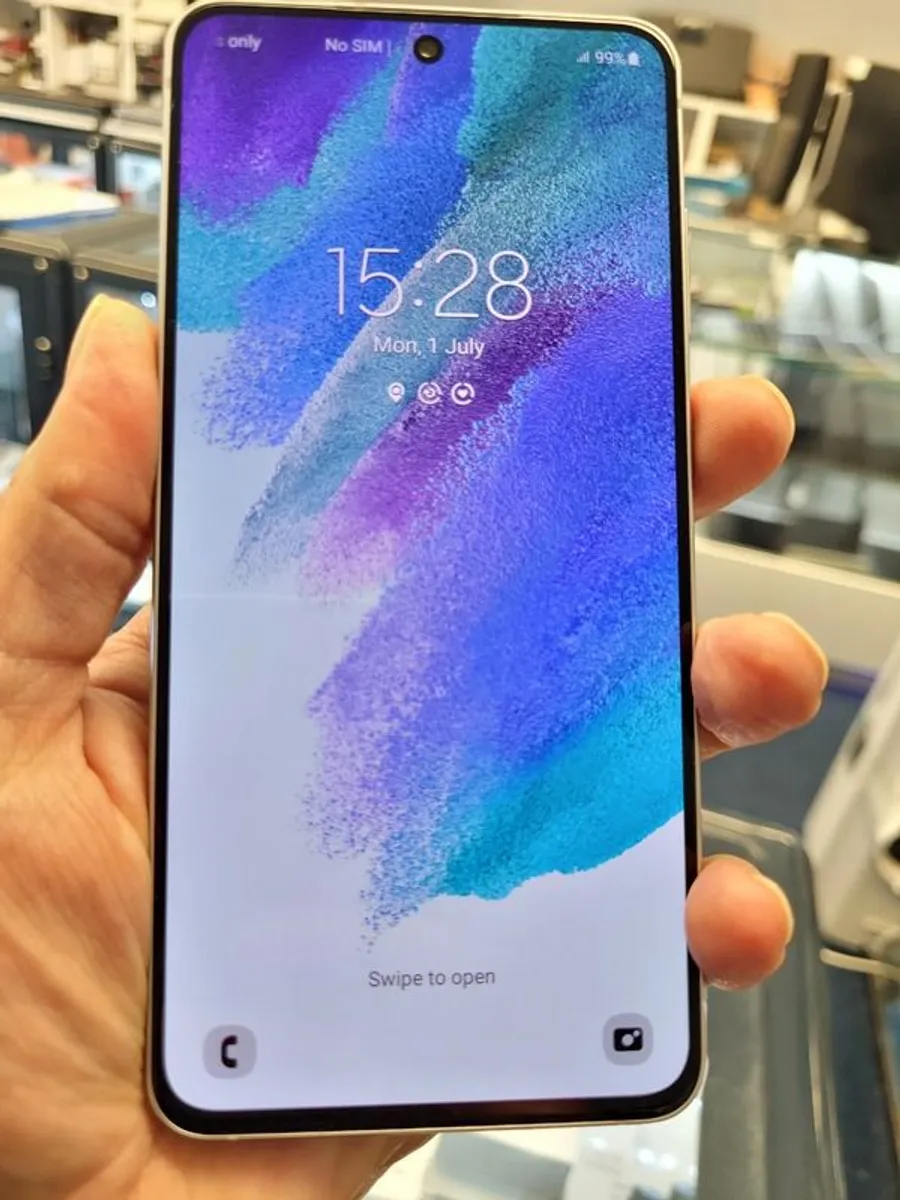 Samsung S21 FE 5G 128GB Dual Sim Unlocked - Image 1