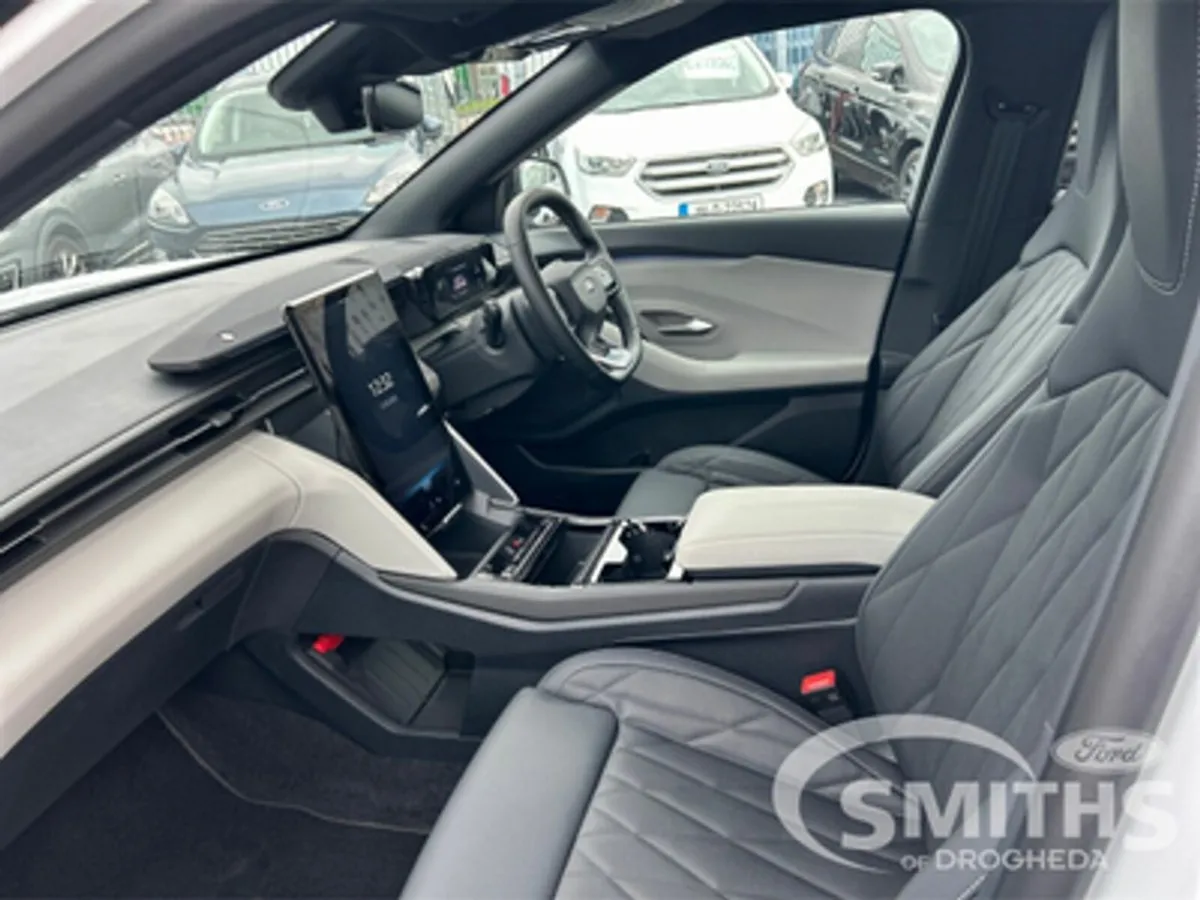 Ford Explorer PREMIUM 77KWH **DEMO** - Image 4