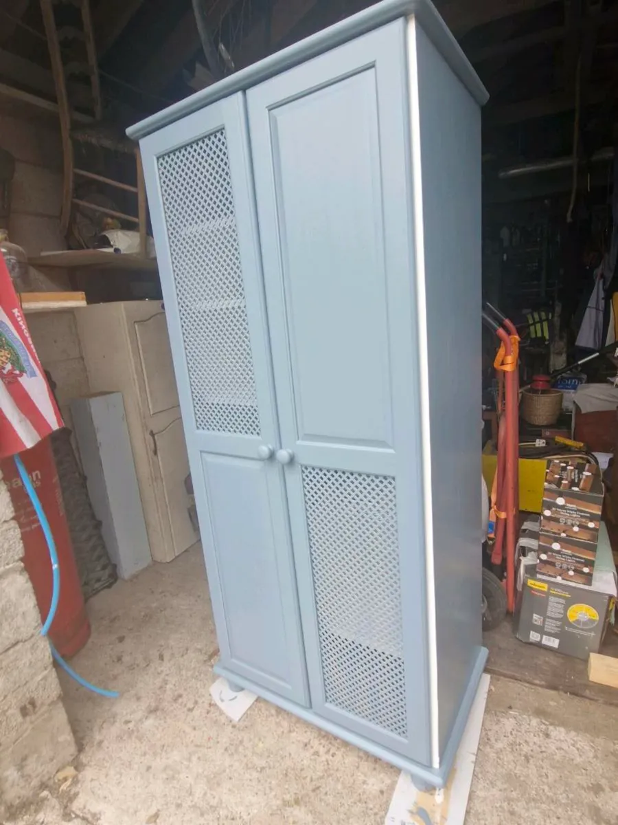 Kitchen larder - Image 1