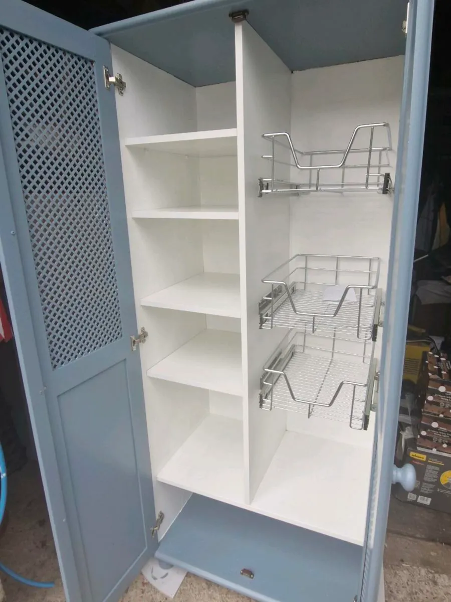 Kitchen larder - Image 2