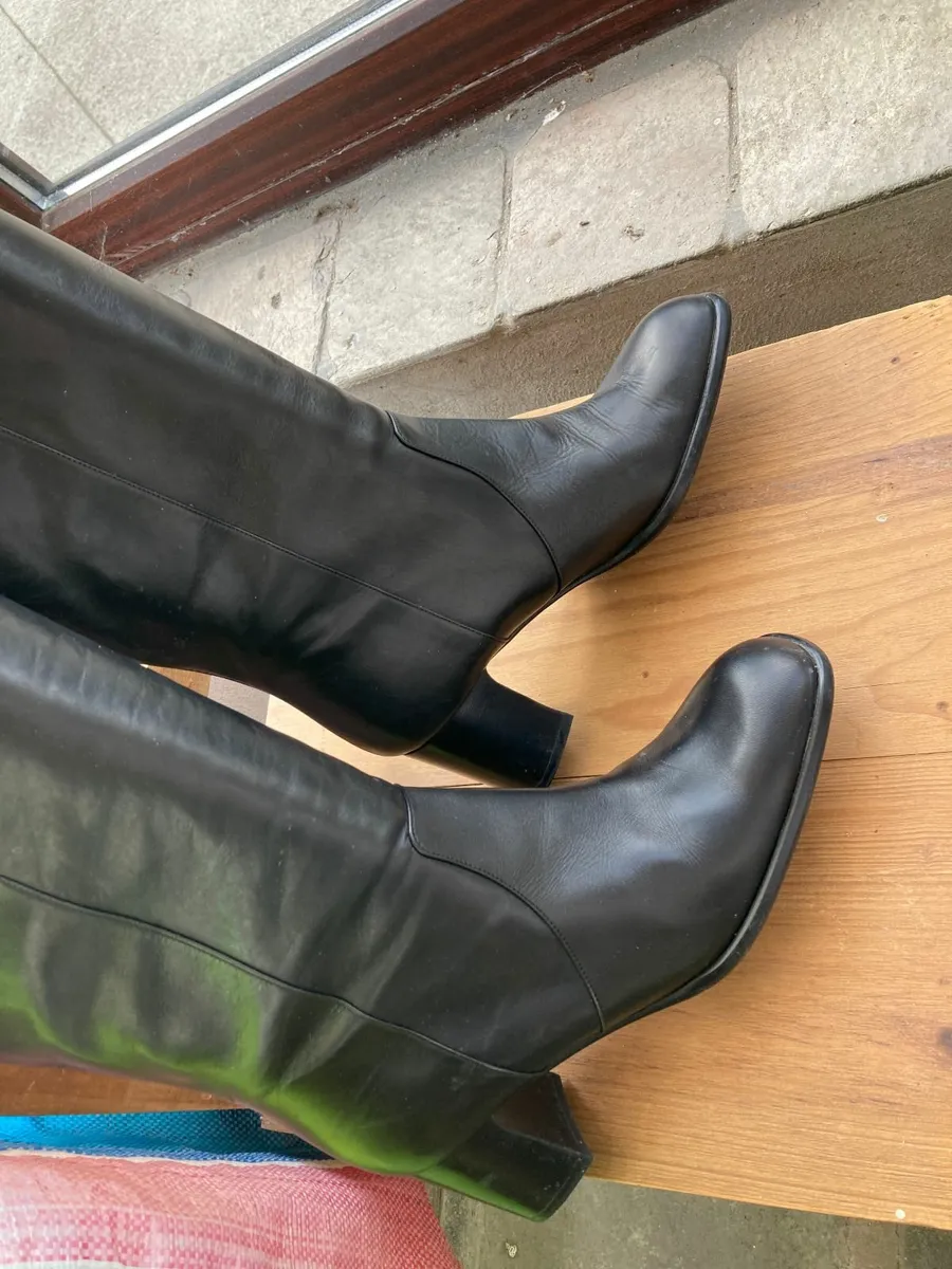 Ladies BALLY leather knee high block heeled Boots - Image 2