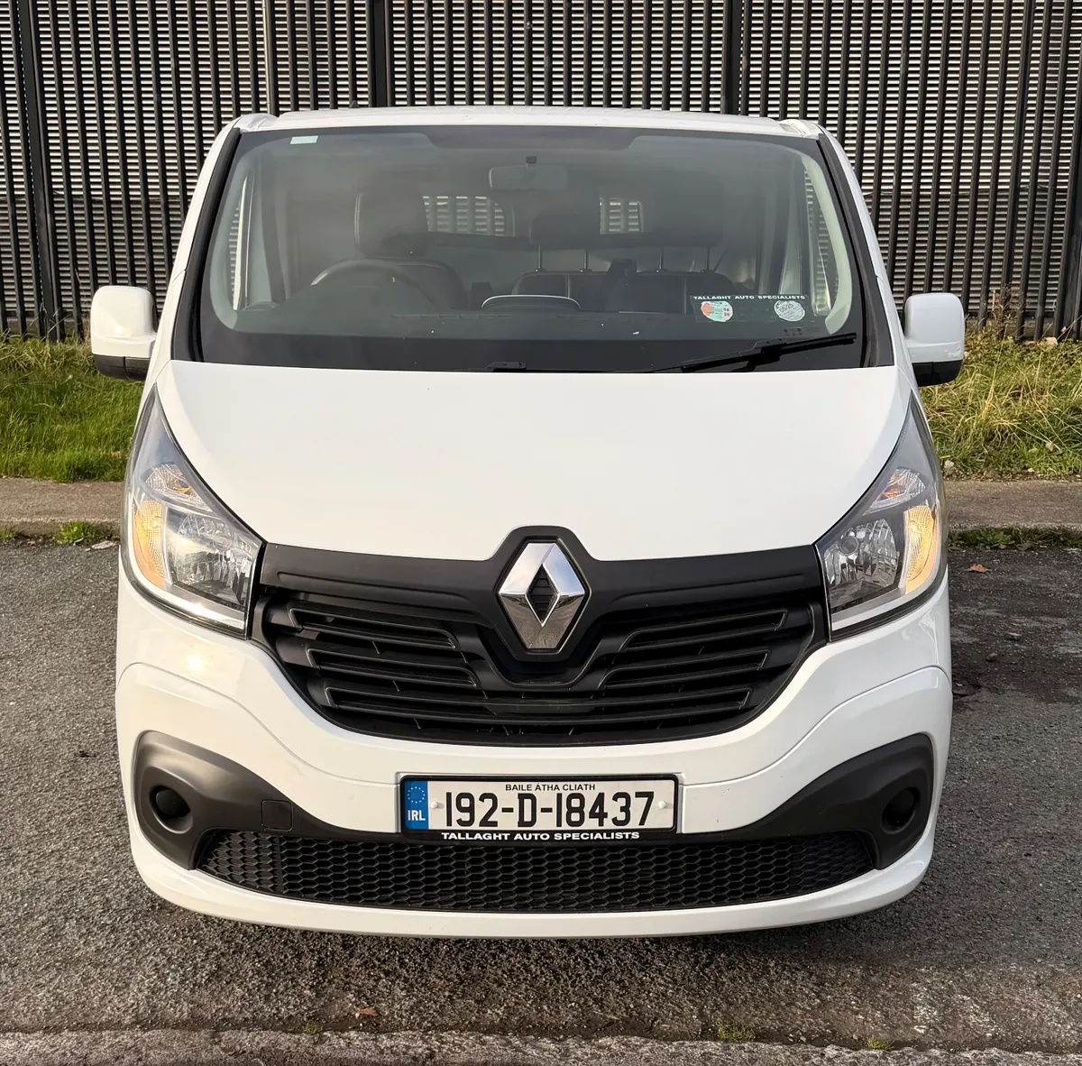 192 Renault Trafic High Spec Low KLM’s - Image 2