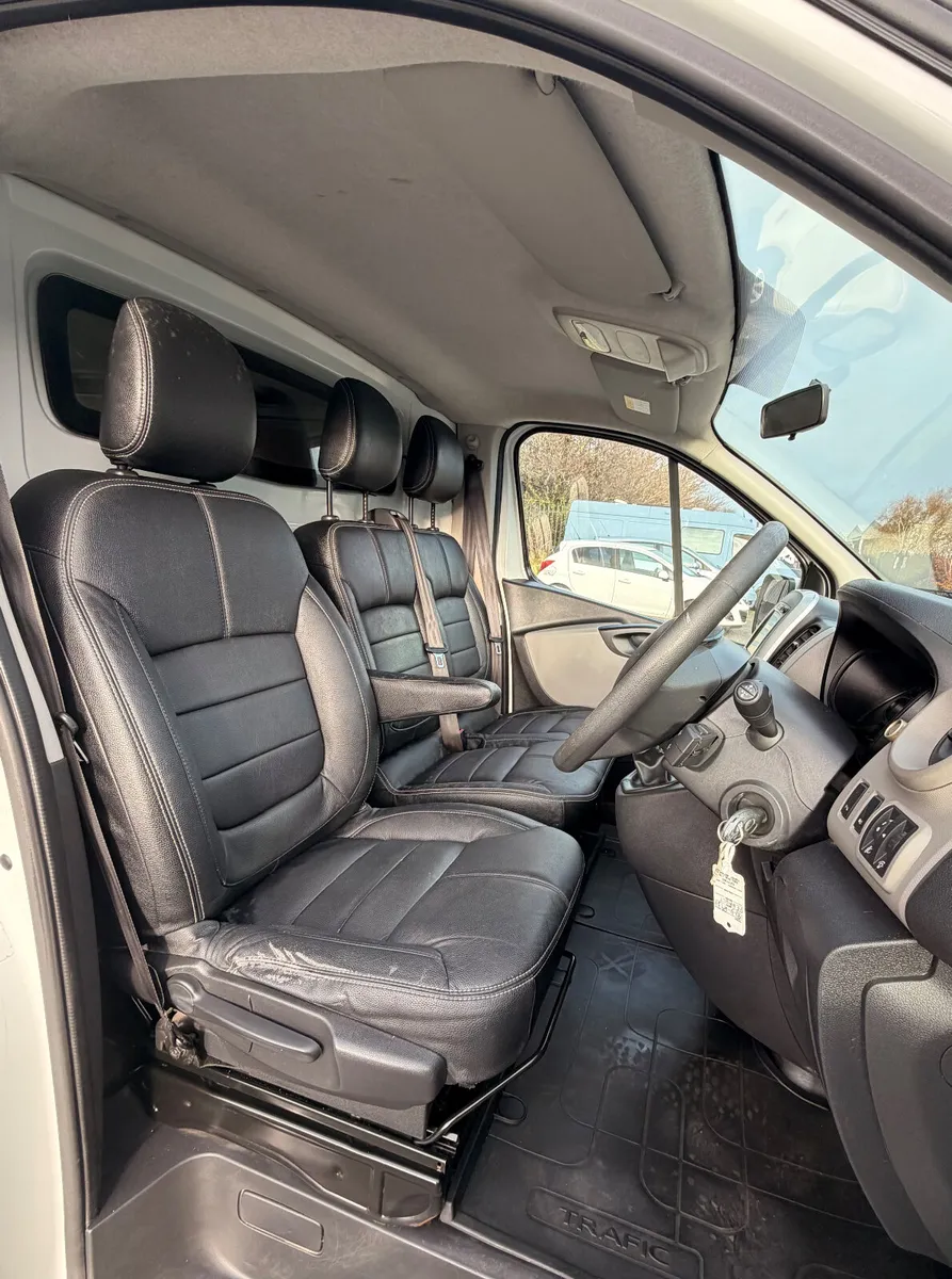 192 Renault Trafic High Spec Low KLM’s - Image 4