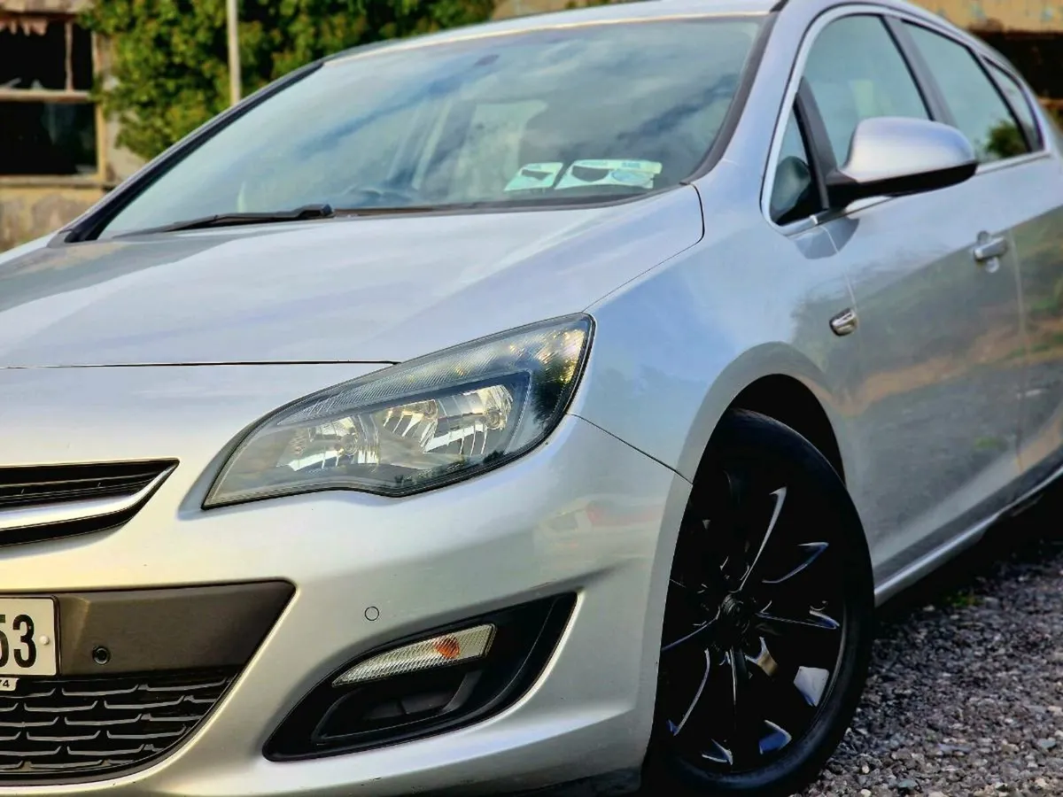 2013 ASTRA SRI SAT-NAV 1.7CRDI *NEW SHAPE* LED - Image 1