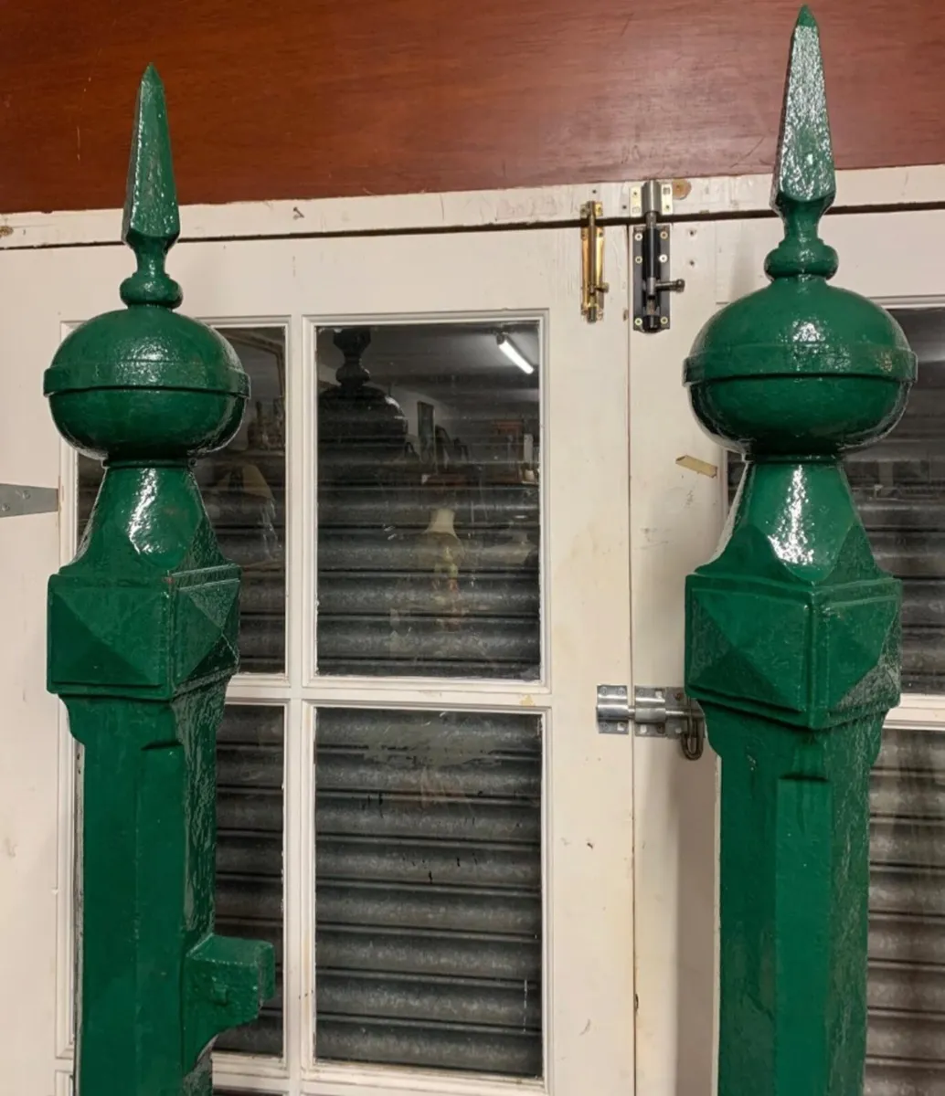 Antique gate pillars - Image 2