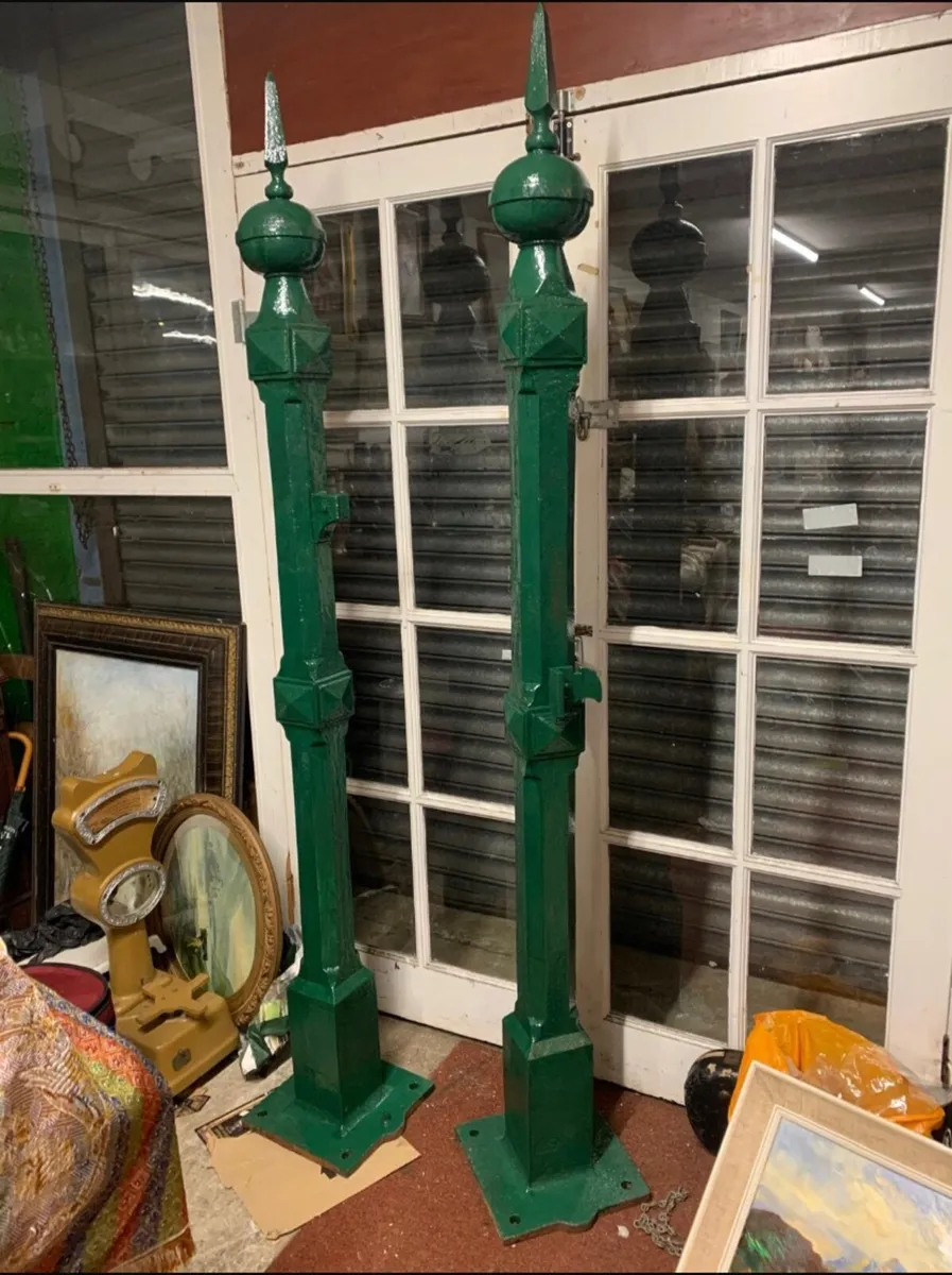 Antique gate pillars - Image 1