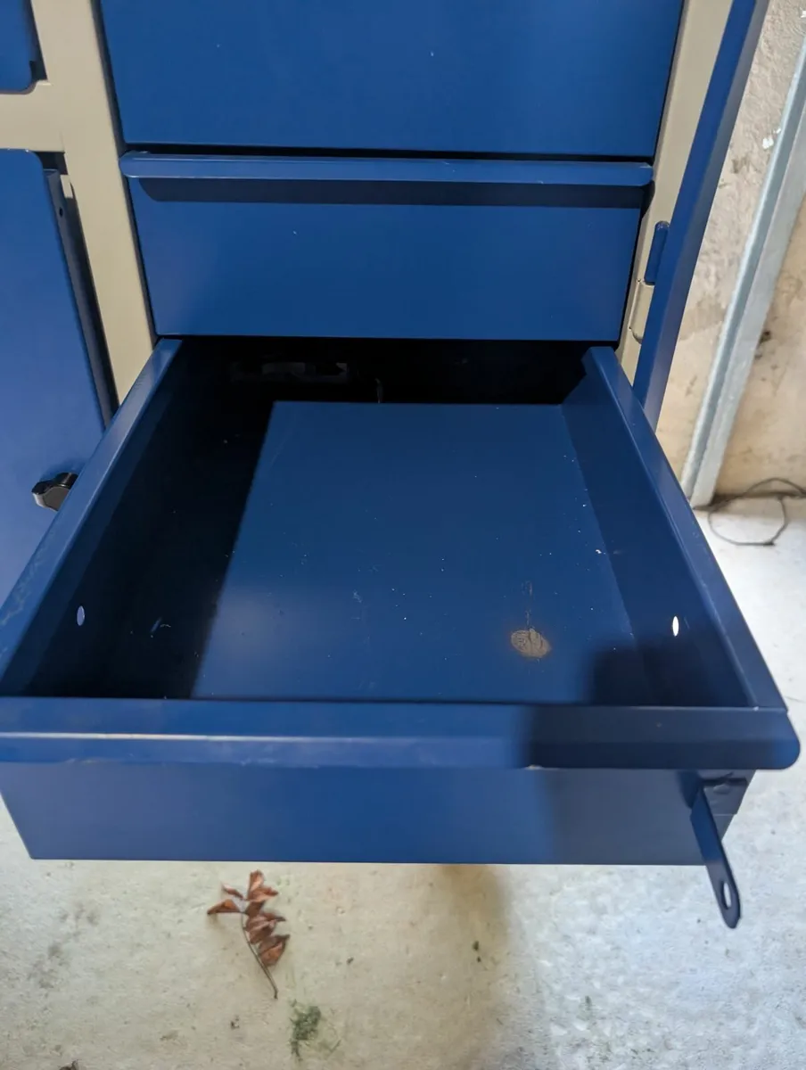 Work bench - Image 2