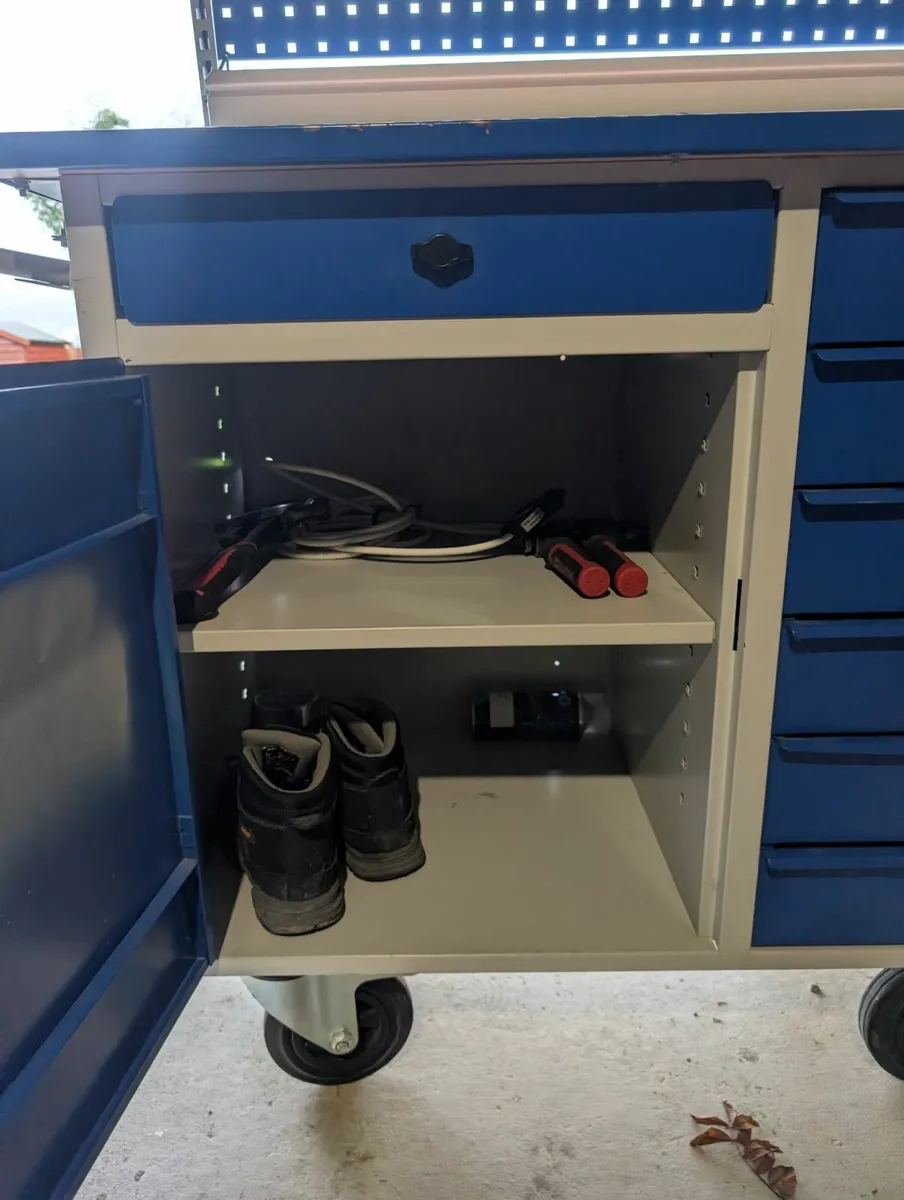 Work bench - Image 3