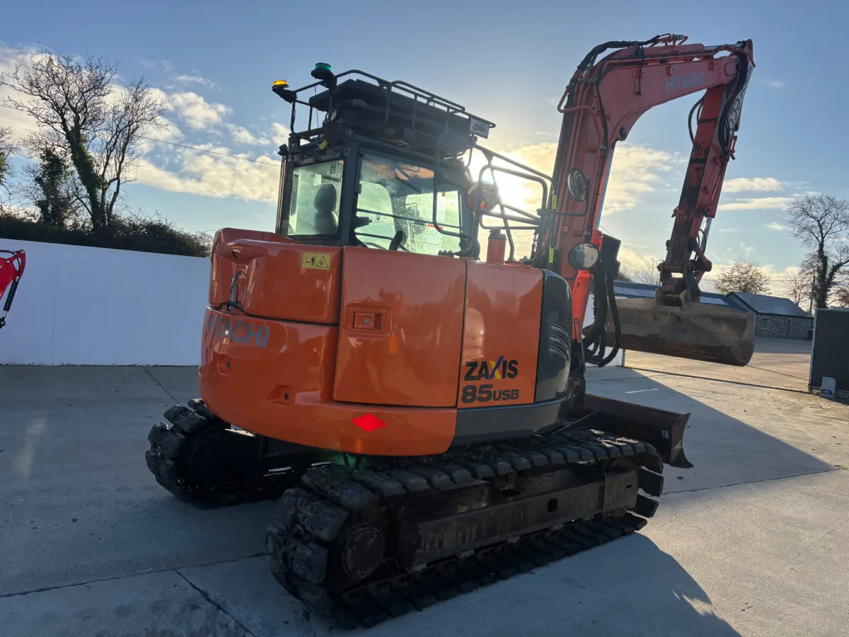 Hitachi 85-5 year 2018 - Image 1