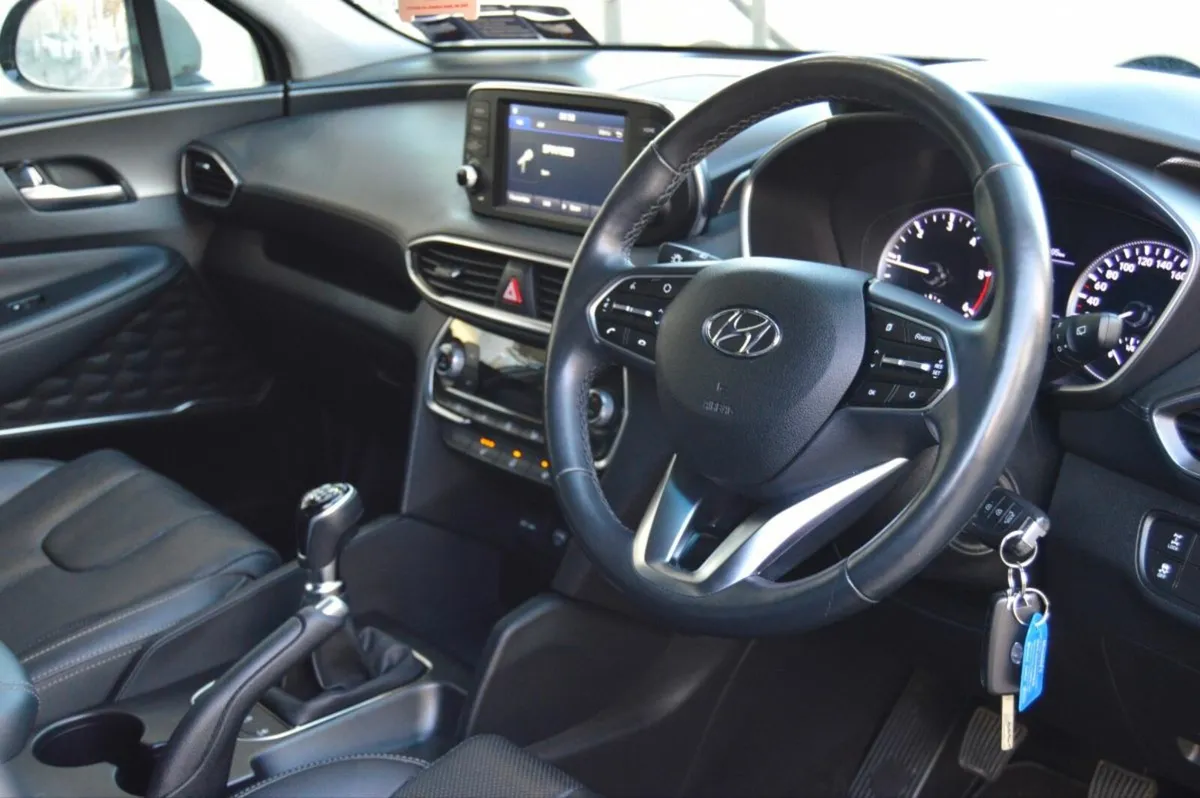 Hyundai Santa Fe 2.2 CRDi 4WD Executive Plus, 7 Se - Image 4