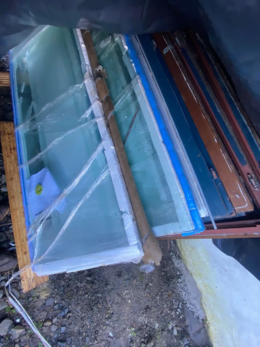 Shower glass and doors - Image 1